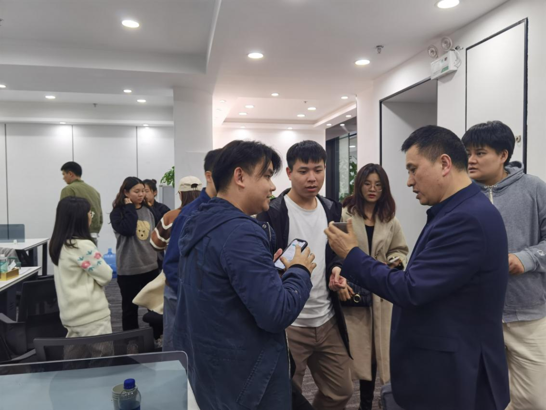 联动快速化解，员工上门致谢——两江新区劳动仲裁委及军航所刘伟律师高效稳妥化解涉19人群体性劳动纠纷