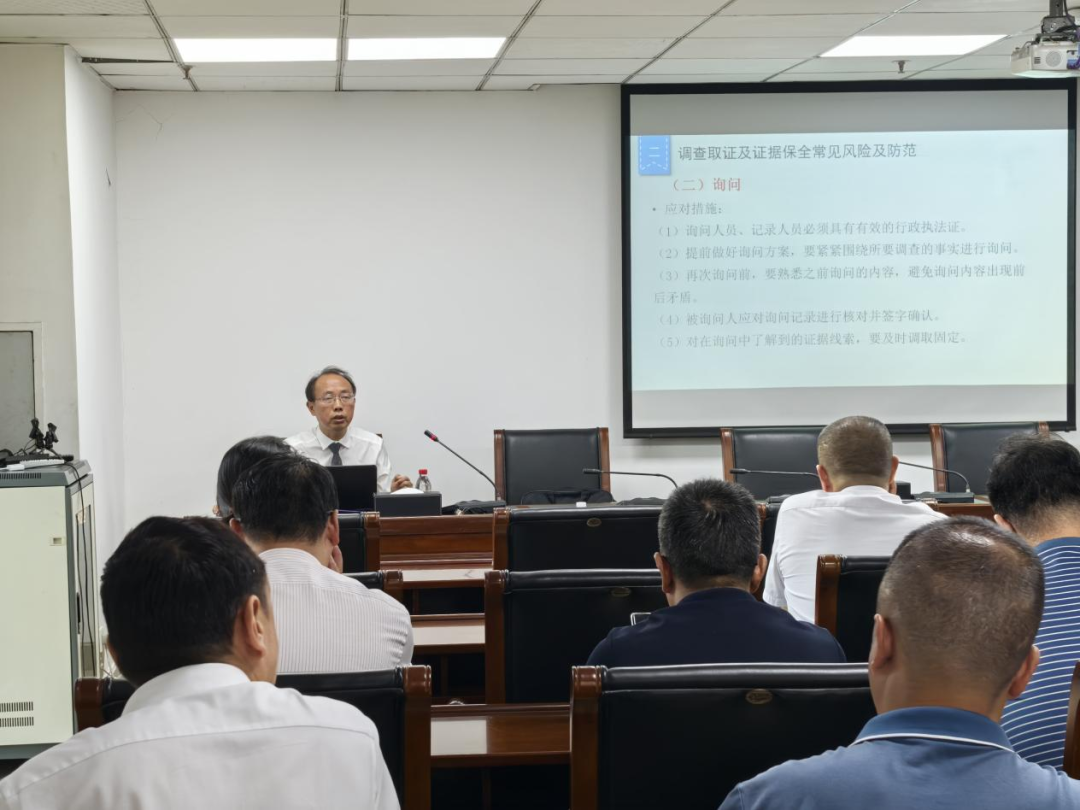 重庆军航律师事务所张承明律师为顾问单位开展行政执法培训