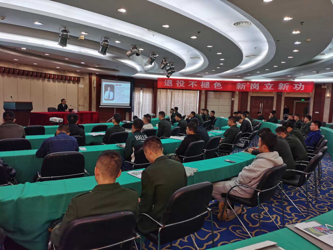 重庆军航律师事务所主任殷地明律师为2020年垫江县退役士兵宣讲《民法典》