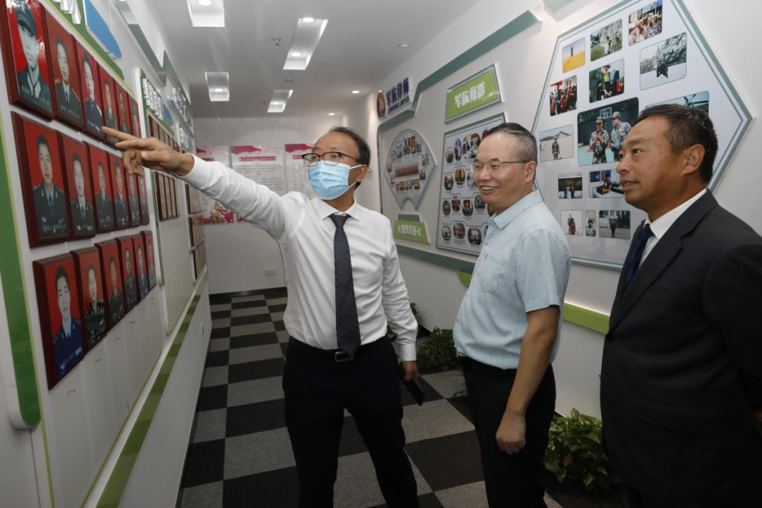 重庆市退役军人事务局党组副书记、副局长张维仑一行莅临重庆军航律师事务所调研指导工作