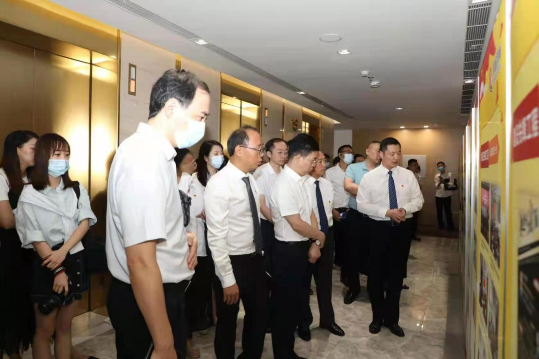 重庆两江新区非公党建“拉练”活动组织到重庆军航律师事务所观摩学习