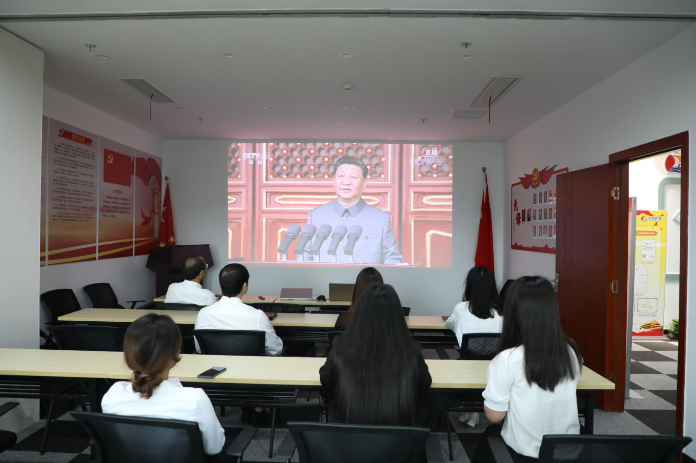 军航所党支部举行接受青年律师入党申请仪式